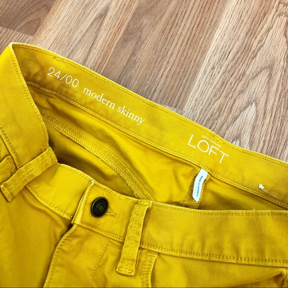 Ann Taylor LOFT Modern Skinny Mustard Pants. - Picture 4 of 4